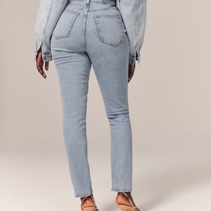 Curve Love Ultra High Rise 90s Slim Straight Jean